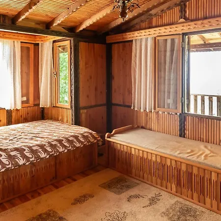 Feslikan Chalet Chalet