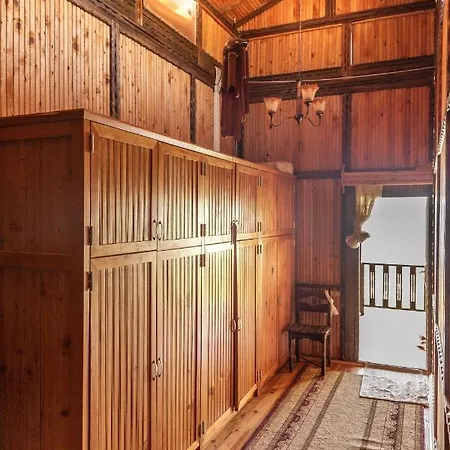 Feslikan Chalet Chalet