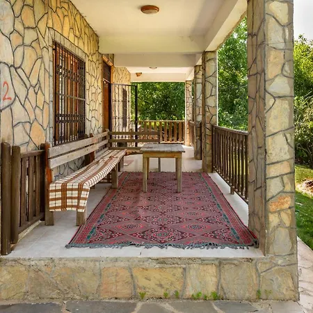 Feslikan Chalet